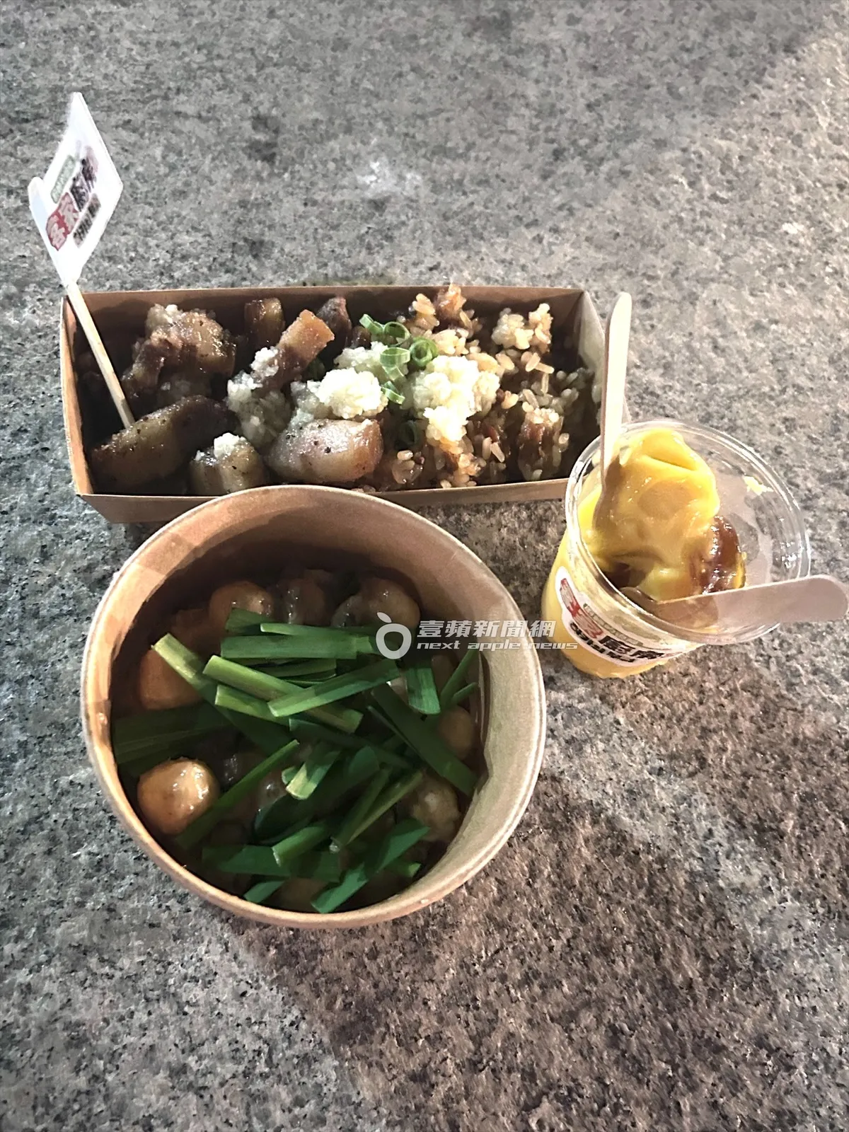 《客家厨房2》将6道「客韩料理」分成红、蓝2组贩售,每组有3道菜。特勤中心摄