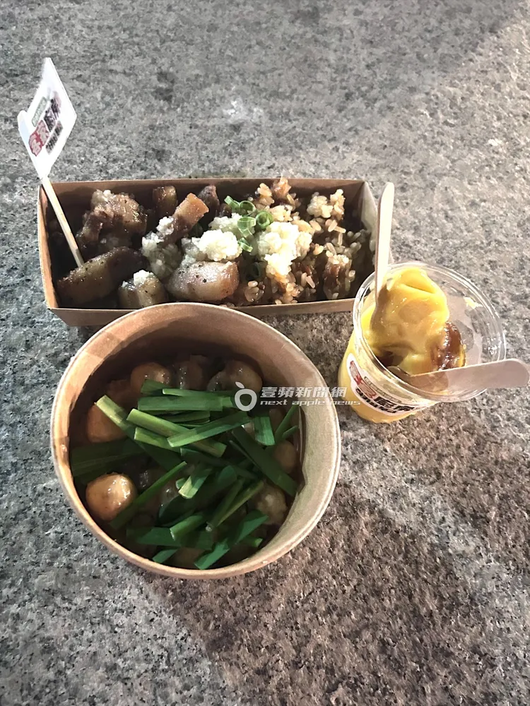 《客家廚房2》將6道「客韓料理」分成紅、藍2組販售，每組有3道菜。特勤中心攝