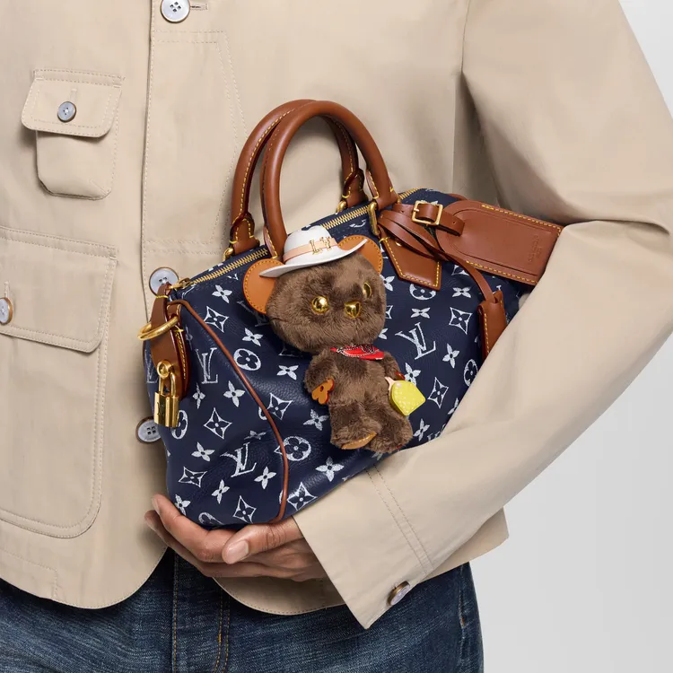 LV Louis Bear小熊吊飾。品牌提供