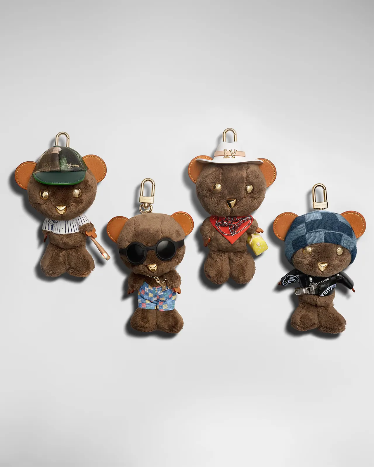 LV Louis Bear小熊吊飾,各4萬1100元。品牌提供