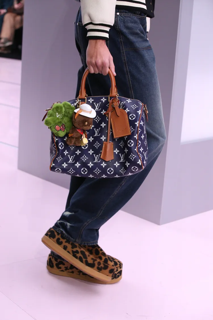 LV Louis Bear小熊吊飾。品牌提供