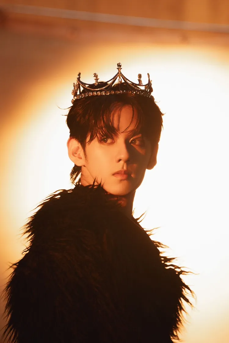 洪暐哲耐高溫穿皮衣唱跳，見成品喊值得。年代整合行銷提供