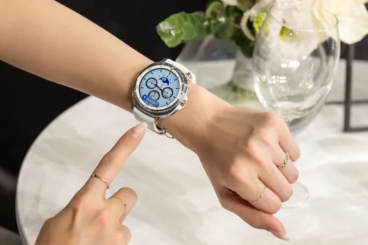 全新的「Now Bar」與常駐通知功能，可確保重要事項不被遺漏。三星提供