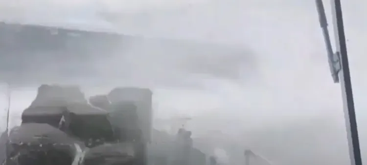 受颱風外圍環流影響，宜蘭外海風浪逐漸增強。翻攝照片