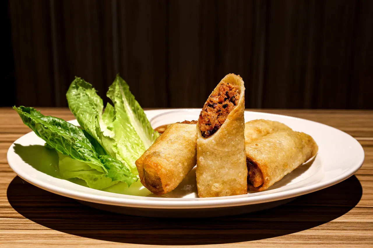熏肉炸春卷。业者提供