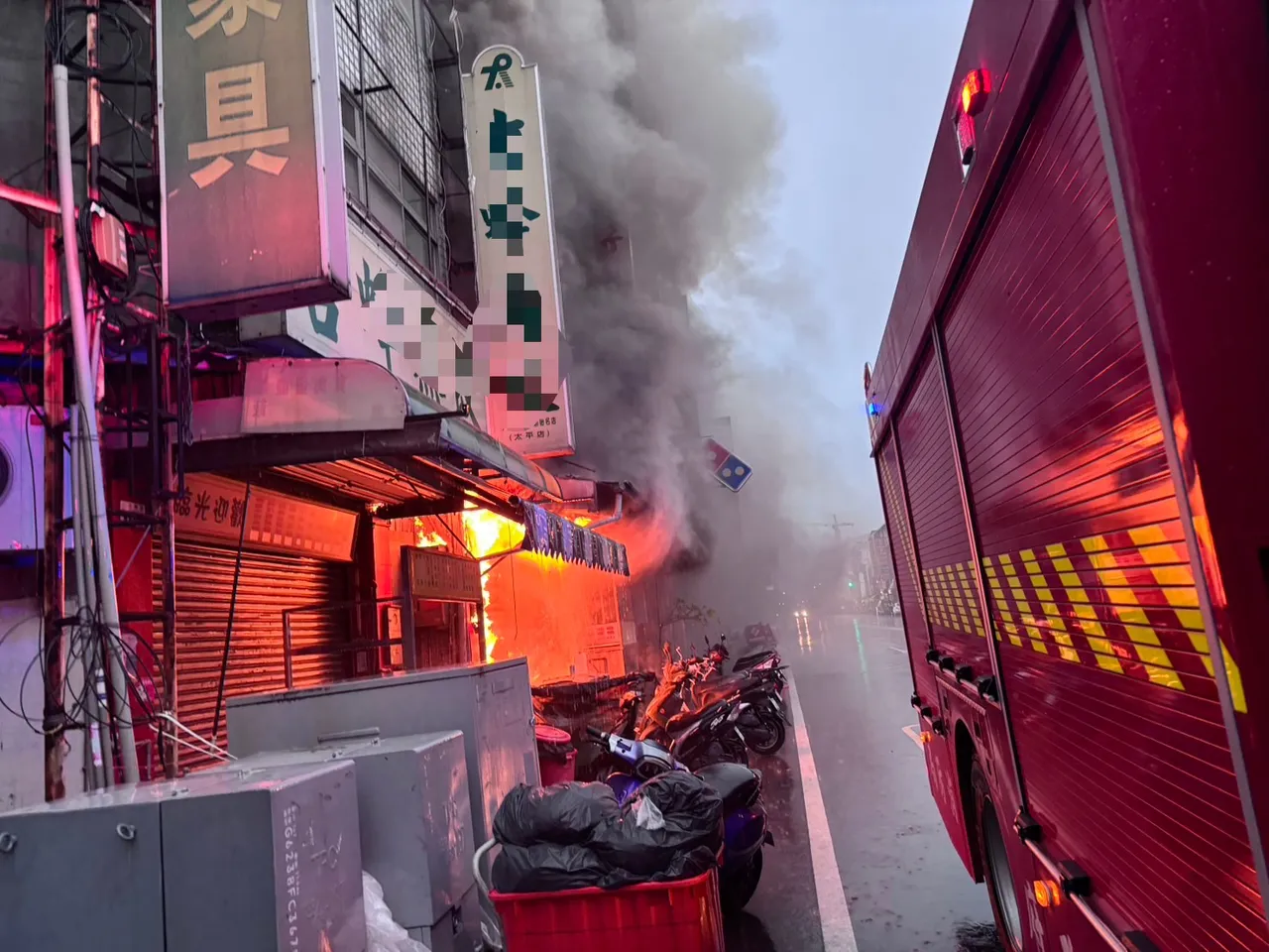 台中民宅火警救出5人,但2名儿童及1名男子均已失去生命迹象,1名男性意识不清,1名女子仍有意识。民众提供