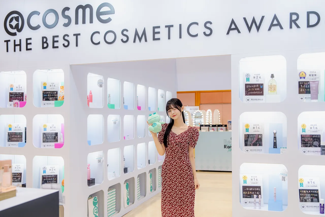 「@cosme美妝遊樂園」零時差直送TOKYO旗艦店熱銷榜，AI肌膚檢測、四季色彩檢定量身打造個人化體驗。@cosme Taiwan