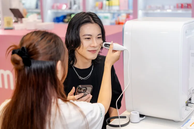 AI肌膚檢測專區，打造專屬保養方案。@cosme Taiwan