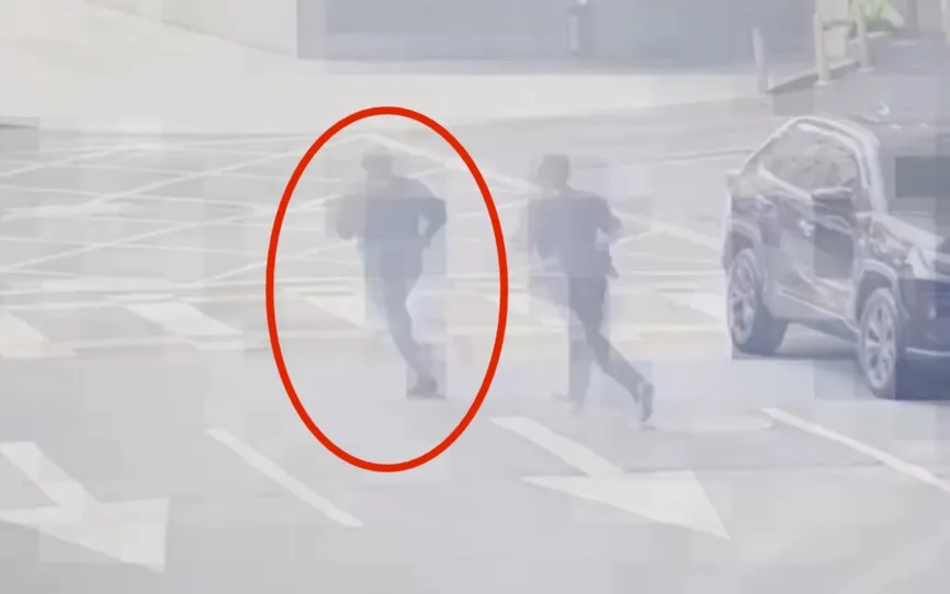 窃嫌现身遭超商店员通报,警员赶赴抓人,双方爆发街头追逐。翻摄画面