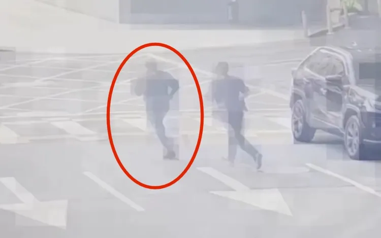 竊嫌現身遭超商店員通報，警員趕赴抓人，雙方爆發街頭追逐。翻攝畫面