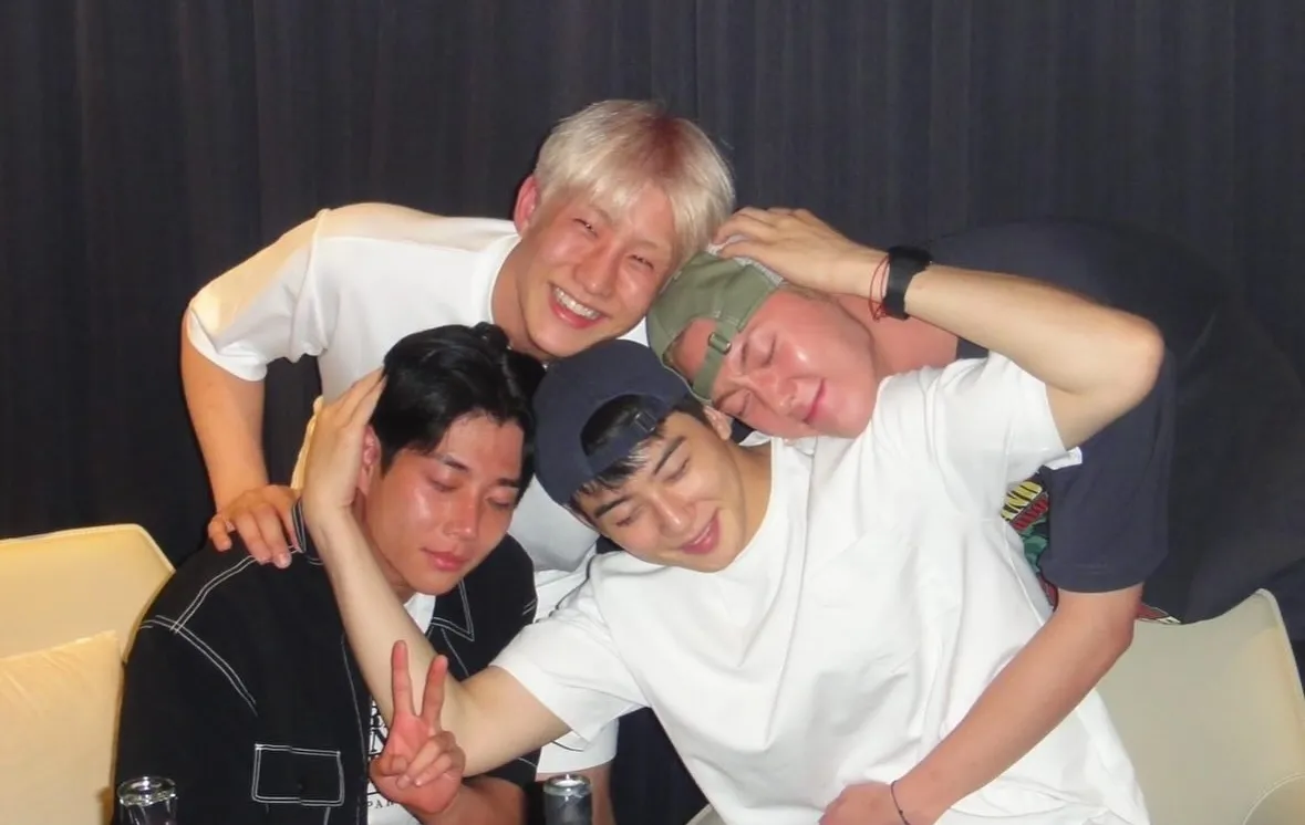 车银优昨天落发前与ASTRO队友JINJIN、MJ、文产贺聚餐道别。翻摄车银优IG