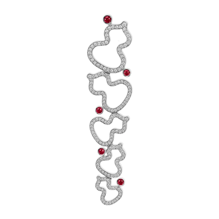Qeelin Wulu 18K 白金鑽石及紅寶石耳環，35萬500元。品牌提供