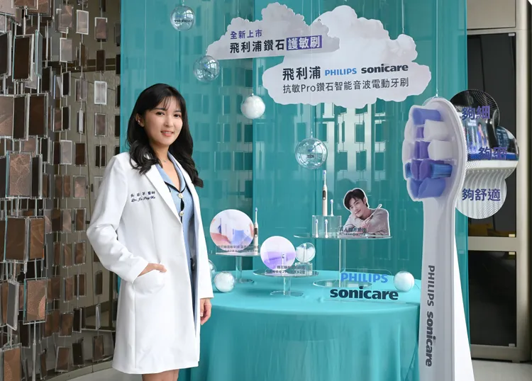 維星牙醫院長吳若苹指出，建議優先選擇高頻震動與刷毛柔軟的音波電動牙刷，透過音波震動原理帶動水流深入齒縫有效清除牙菌斑。業者提供