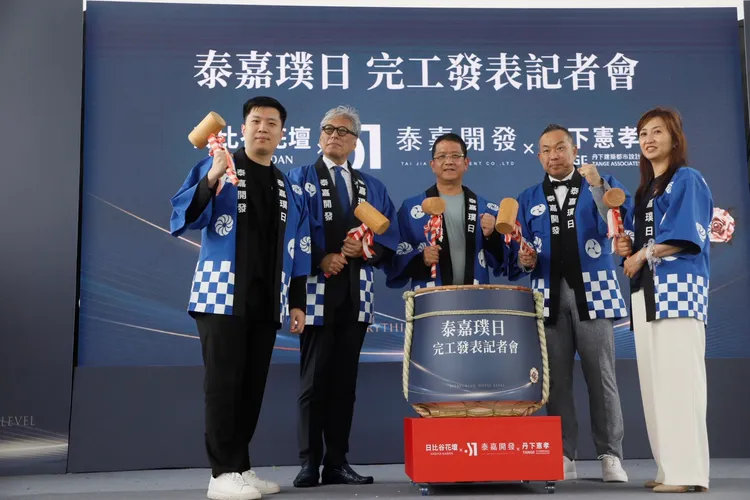 今日活動包括「日比谷花壇」社長宮島浩彰(右二)與日本丹下憲孝(左二)建築師均出席。葉家銘攝