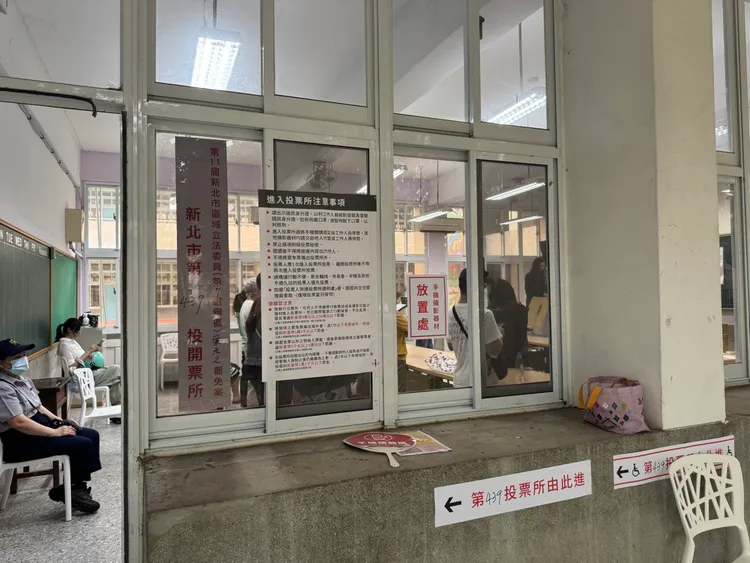 板橋華僑高中爆出冒領選票案件。翻攝畫面