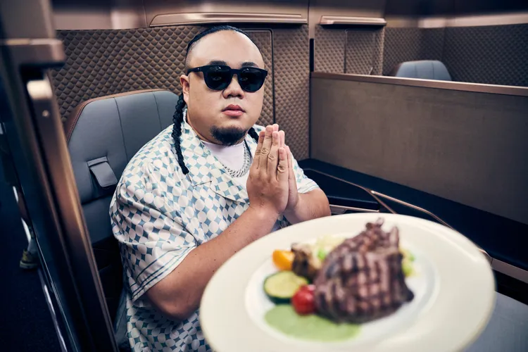 大淵爽當商務艙旅客。本色音樂提供