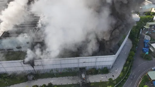 高雄超級電池工廠大火!空品監測出爐 環保局勒令停工還開罰了