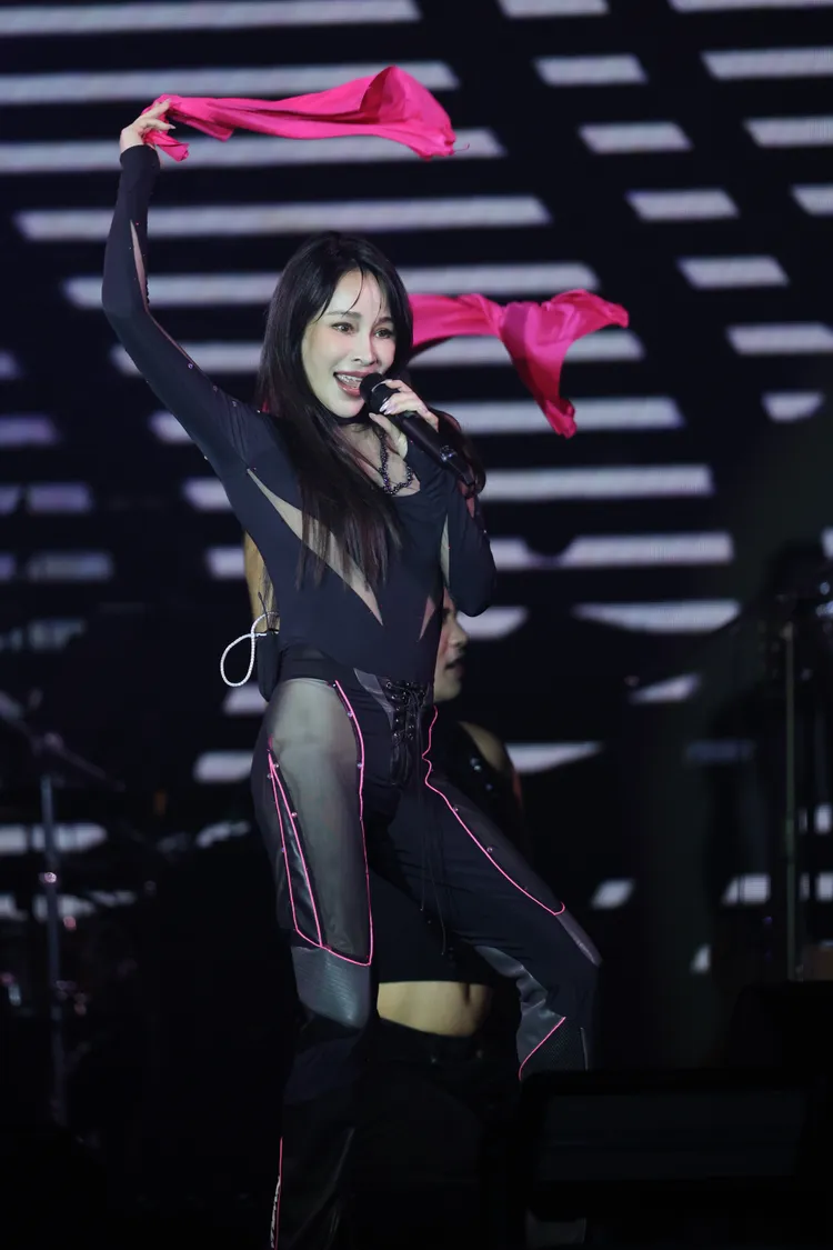 温嵐出道26年首度在台北舉辦售票演唱會，台下座無虛席。彭欣偉攝