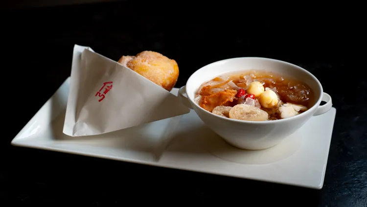 懷舊冰花蛋球+養生八寶茶。業者提供