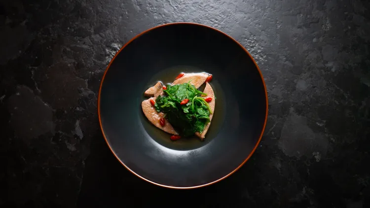 杞子豬肝浸時蔬，莧菜與豬肝形成絕妙口感對比。業者提供