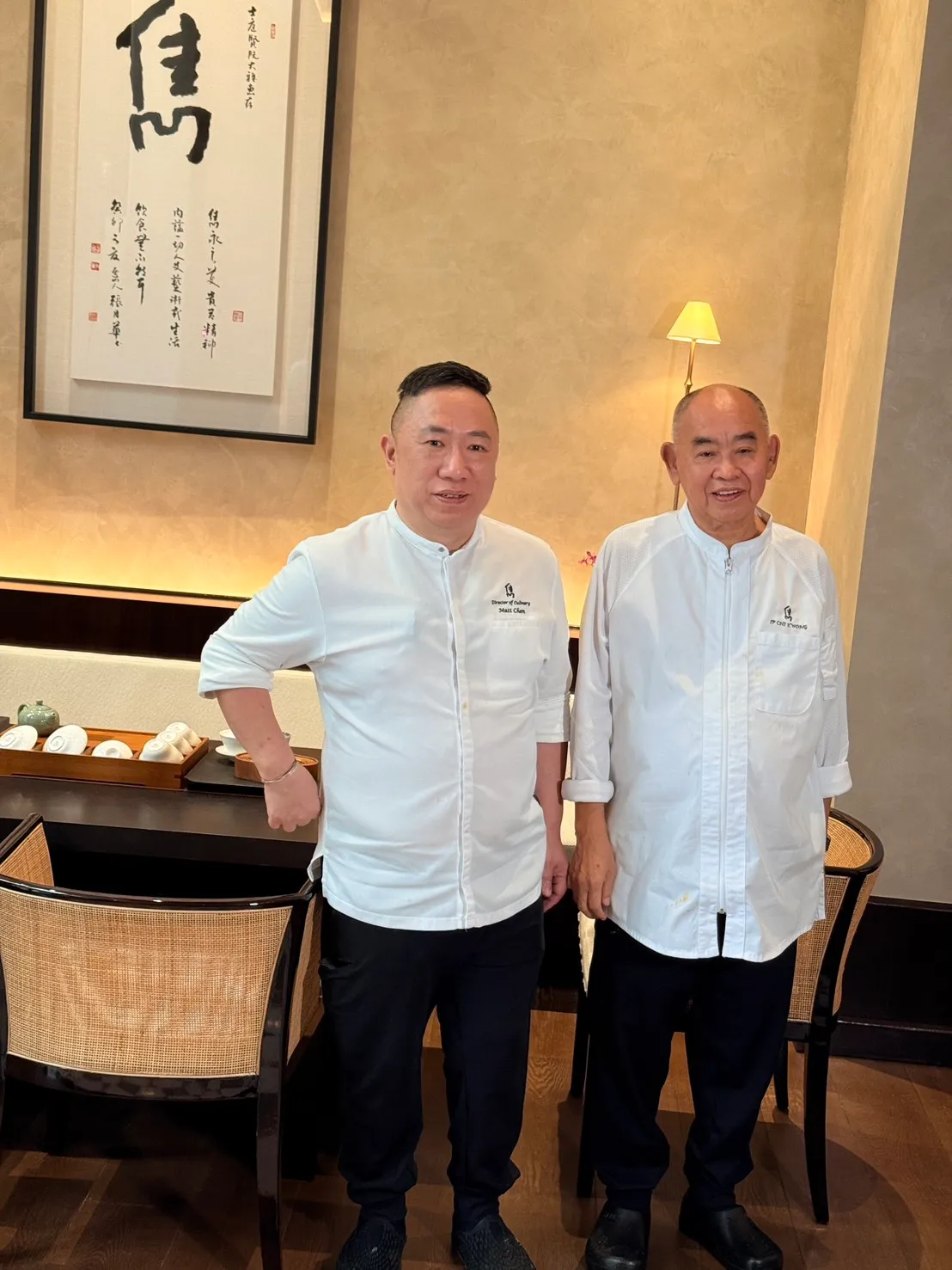 粵菜名廚葉志光師傅(左)與三星主廚徒弟陳泰榮(早哥)加起來廚藝逾90年。陳揚盛攝