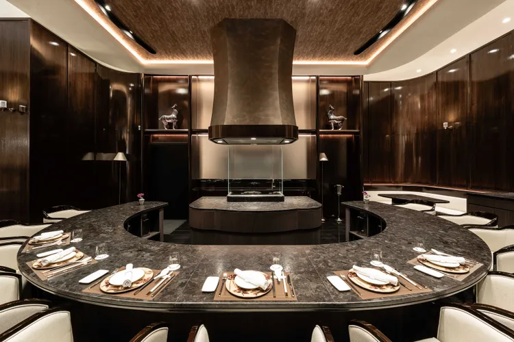 高雄米其林一星餐廳「雋GEN」板前座位區。業者提供