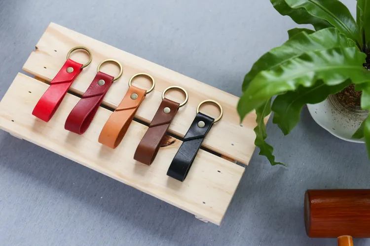 「這夏金好玩」住房專案贈送Shekinah皮件刻字手作課程券，於雙連街巷弄的體驗空間邊玩邊做，DIY專屬旅行紀念。台北凱撒大飯店提供