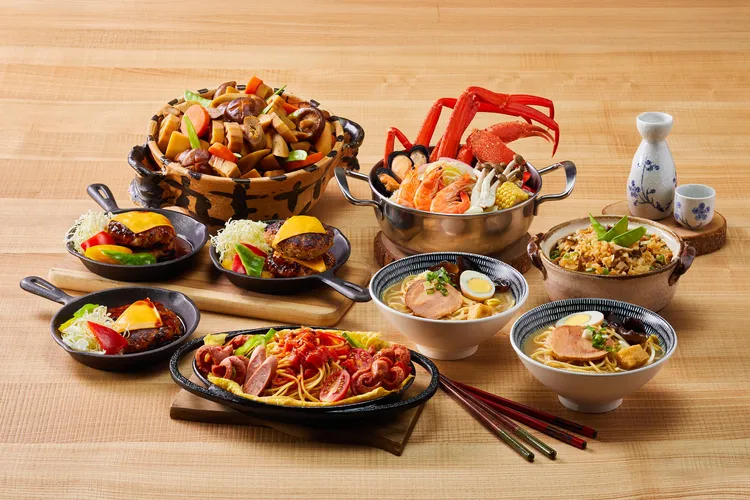 50樓Cafe-野菜筑前煮、多蜜醬漢堡排、日式拿坡里義大利麵、豚骨拉麵、松葉蟹海鮮鍋等皆是高人氣日式料理。業者提供