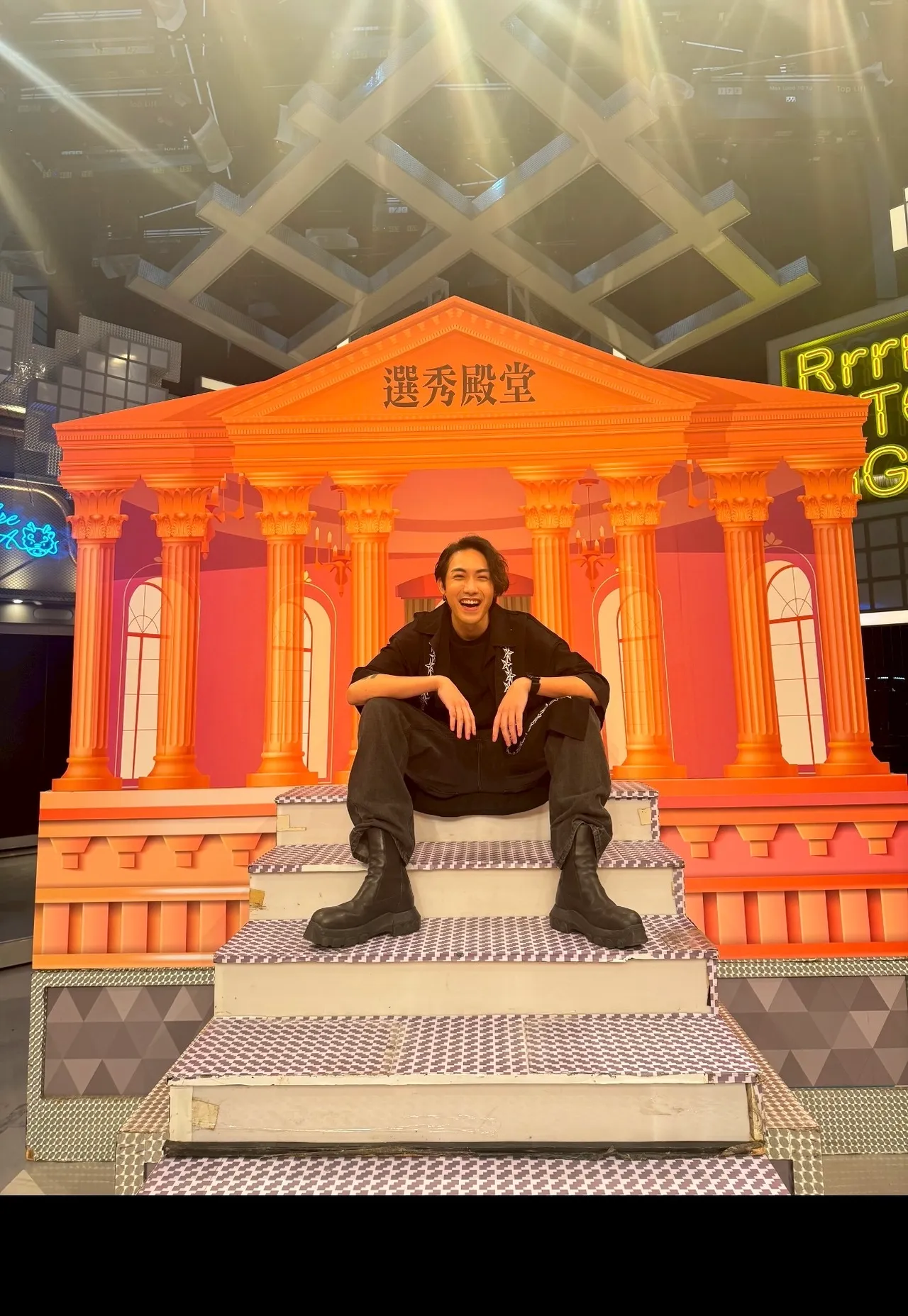 陈守恩因为萧敬腾一战成名激励,放弃美国学业回台追梦。容易文创有限公司提供