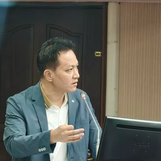 建臺中學報錯科目無法補救 邱鎮軍批教育部:責任不該推給學生