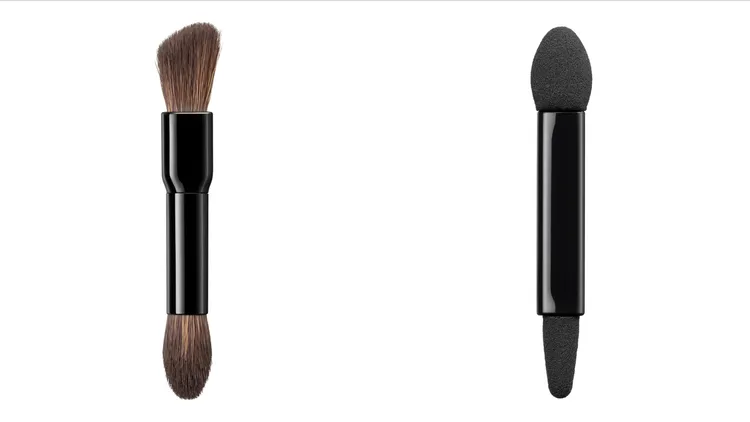 ADDICTION雙頭刷毛眼影刷（左）180元、雙頭泡棉眼影刷（右），150元。品牌提供