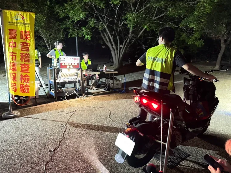 台中「環、警、監聯合稽查」63場次，共攔檢437輛疑似改裝噪音車。民眾提供