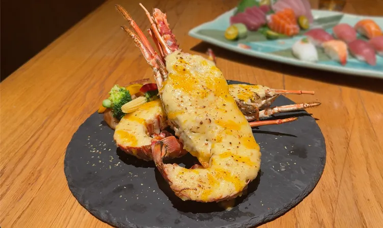 饗食天堂推出父親節限定菜色，8月1日至8月10日期間可加購「焗烤龍蝦」。饗賓集團提供