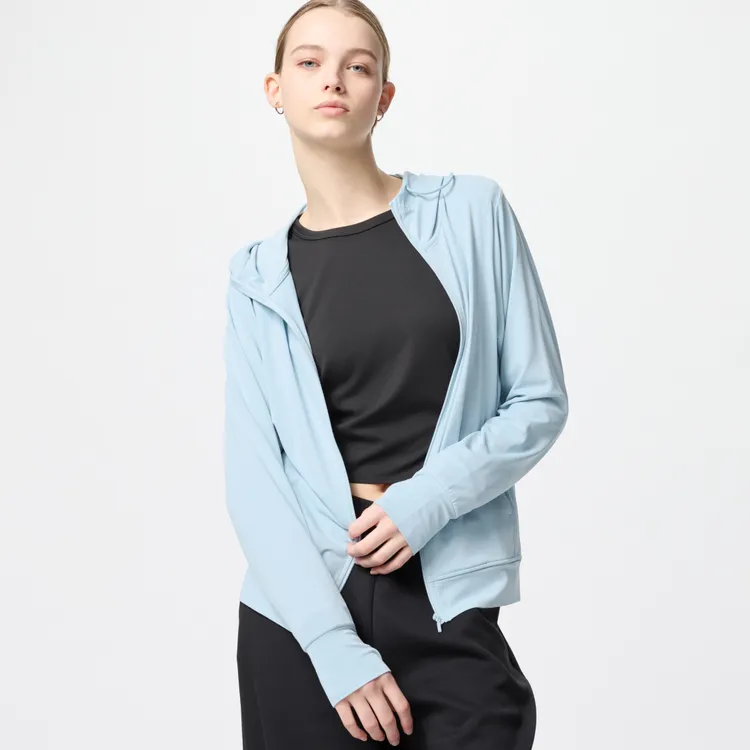 UNIQLO女裝AIRism防曬網眼連帽外套，990元。品牌提供