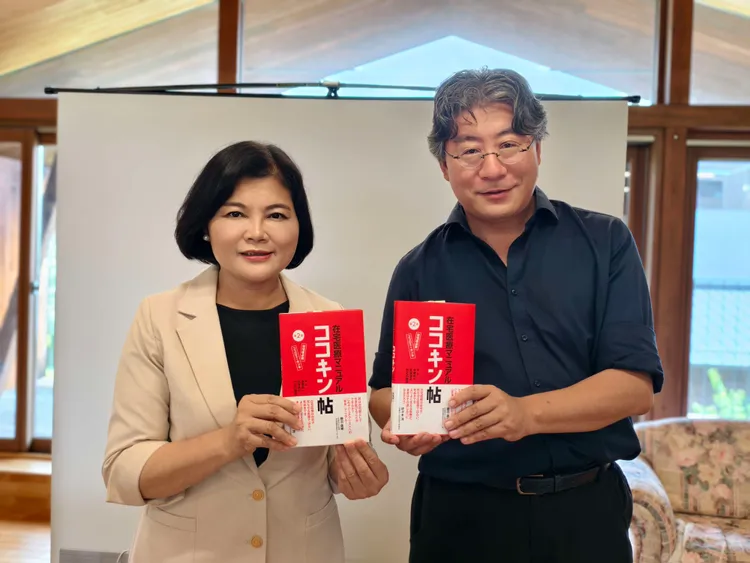 張麗善與Kagayaki綜合在宅診所創辦人市橋亮一相見歡。雲林縣政府提供