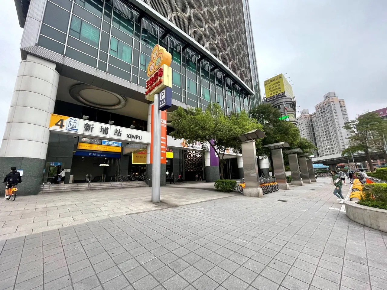 位于新北市的捷运新埔站近一年平均单坪店租来到4811元,名列第三,高于许多位于台北市热门商圈的忠孝敦化站、东门站等捷运站。永庆房产集团提供