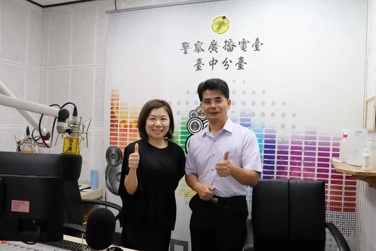 台中第三警分局副分局長鄭又銘上警廣宣導青春專案及715城鎮韌性演習。翻攝畫面