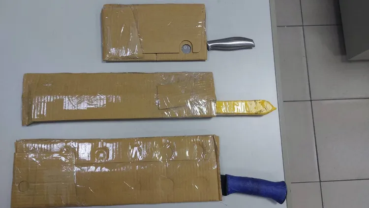 警方起獲刀械。桃園警分局提供