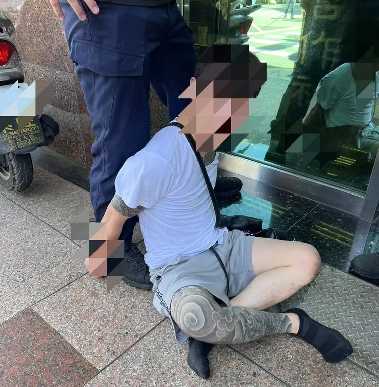 陳男遭制伏。桃園警分局提供