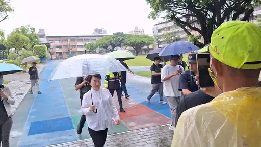盧秀燕冒雨完成罷免案投票 全程面帶微笑未受訪