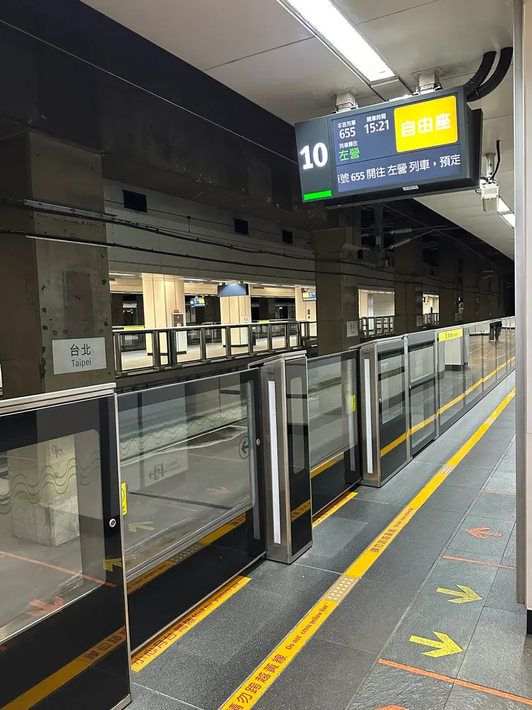 目前僅有台北有月台門，未來高鐵全線11座車站將花25.2億元增設。翻攝自鐵道局臉書