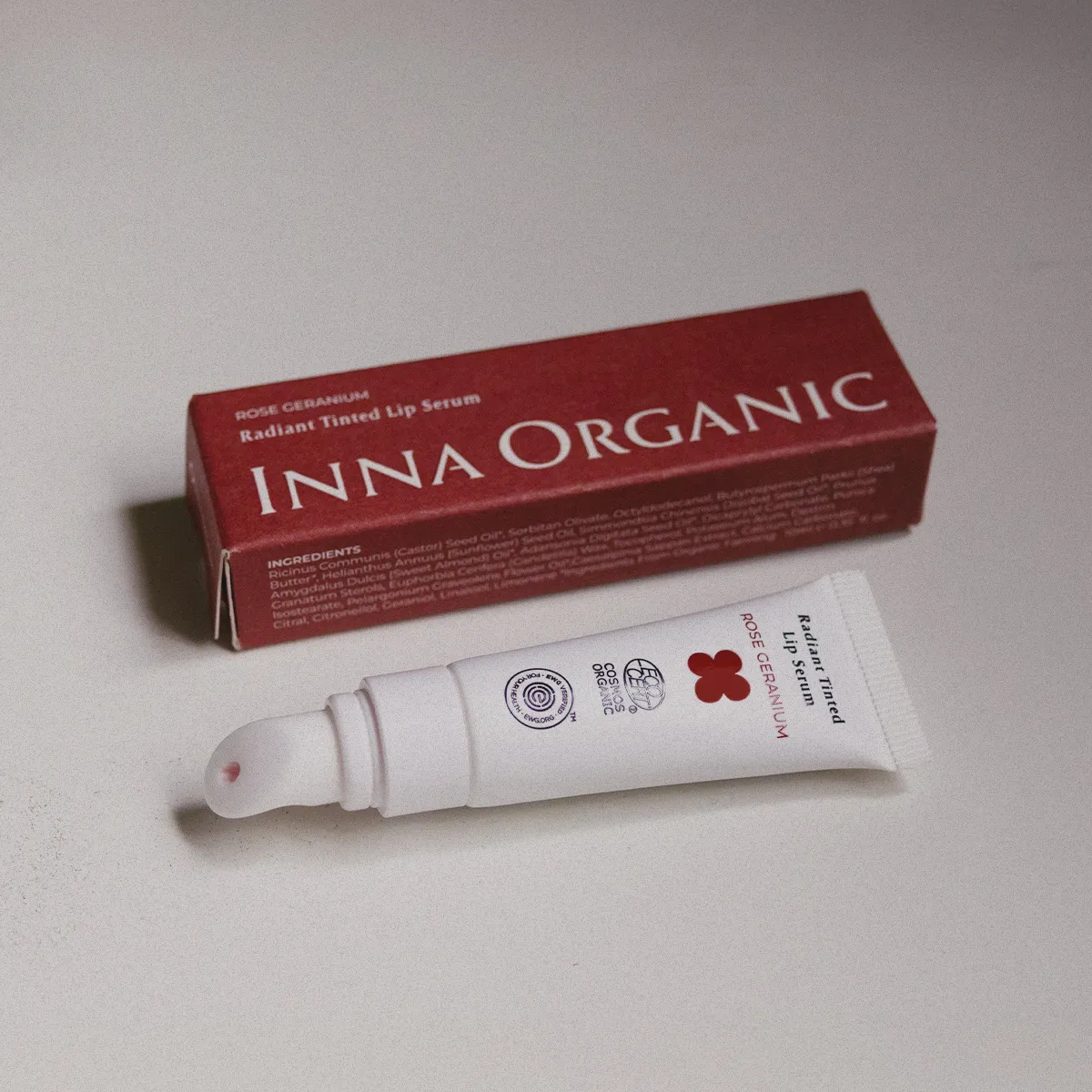 童颜有机玫瑰天竺葵好气色舒缓润唇精华,10ml/690元。品牌提供