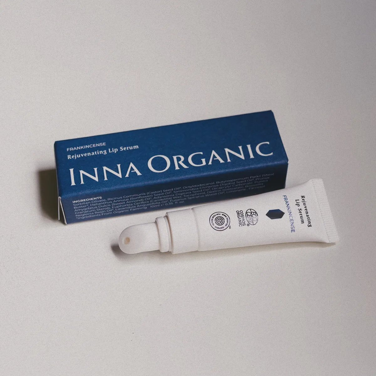 童颜有机乳香抚纹润唇精华,10ml/660元。品牌提供