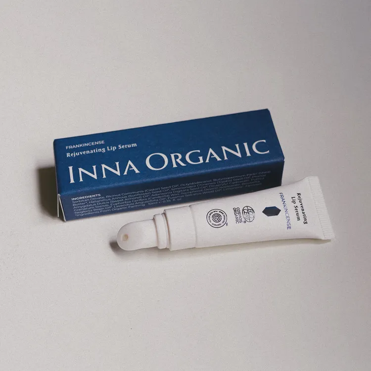 童顏有機乳香撫紋潤唇精華，10ml／660元。品牌提供