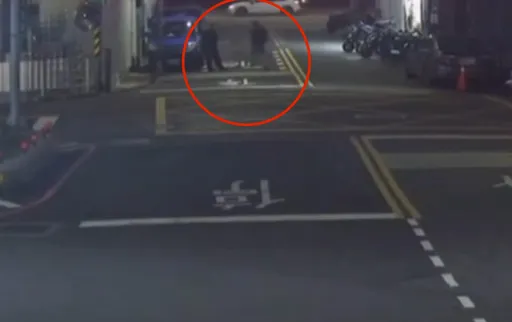 不滿同事找碴埋殺機!新莊男酒後持美工刀當街砍人 遭逮還辱警罪加一等