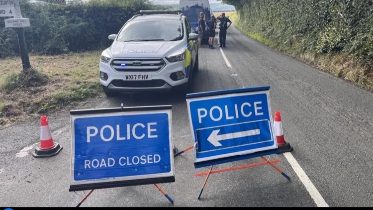 警方封閉事故現場道路。翻攝自X @suespeaksup