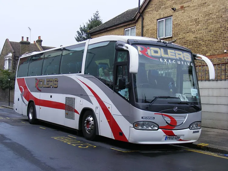 包車公司其中一輛巴士。翻攝自X @uknip247