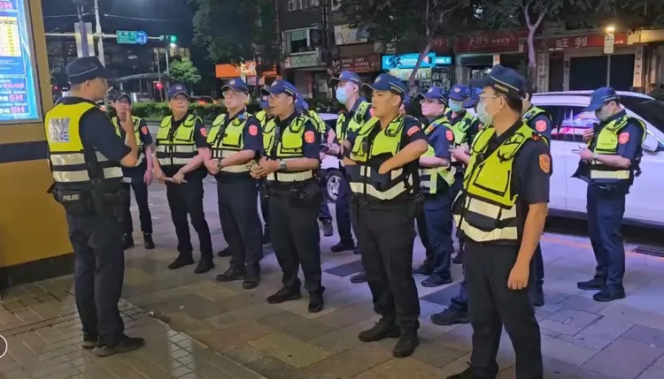 信義分局昨實施擴大臨檢。警方提供
