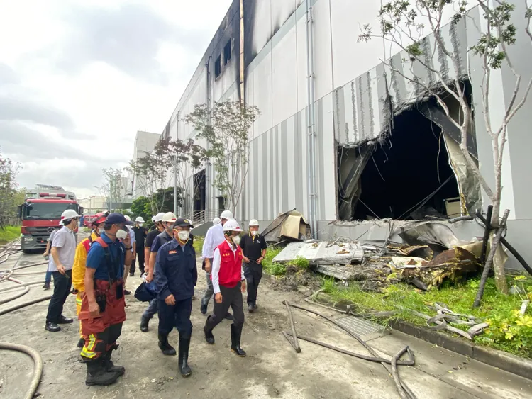 高雄市消防局歷經10天時間完成火調報告，結果將交給高雄地檢偵辦。翻攝畫面