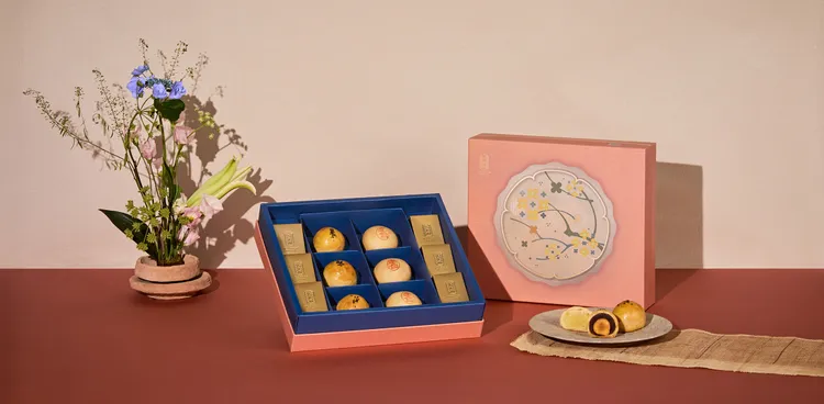 企業贈禮首選「花好月圓禮盒」，匯聚蛋黃酥、李白綠豆椪、柚子酥等多款經典漢餅。舊振南提供